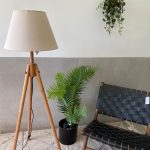 מנורת רגל עץ חצובה