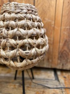 ⁦מנורת שולחן - שני גדלים⁩ – תמונה ⁦3⁩