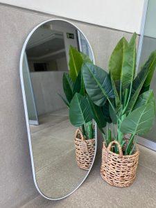 ⁦מראה מלבן מעוגל מסגרת דקה- זהב/כסף/לבן/שחור⁩ – תמונה ⁦4⁩