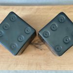 קוביית אלומיניום שחורה