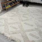 שטיח מעויינים לבן