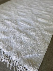 שטיח מעויינים לבן – תמונה 2