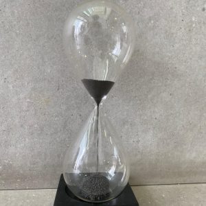 ⁦שעון חול מגנטי⁩ – תמונה ⁦2⁩