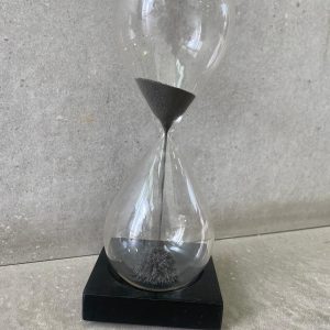 שעון חול מגנטי