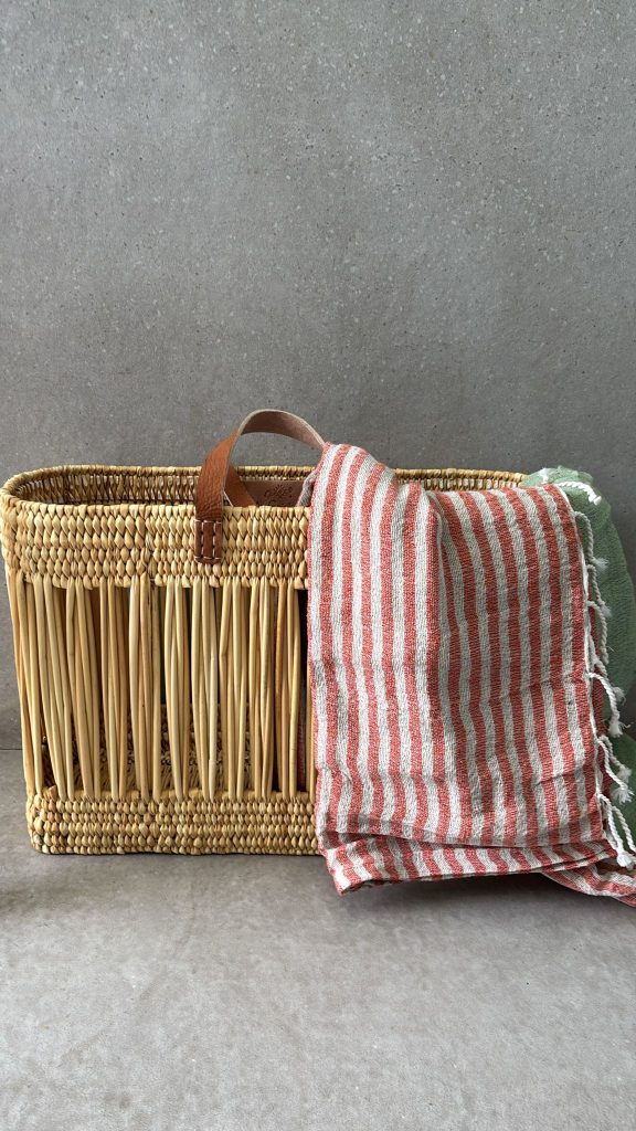 ⁦מגבת חוף לונג - אדום/ירוק⁩ – תמונה ⁦3⁩