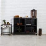 ארונית מתכת וזכוכית