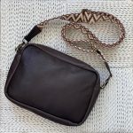 תיק עור חום כהה רצועת בד