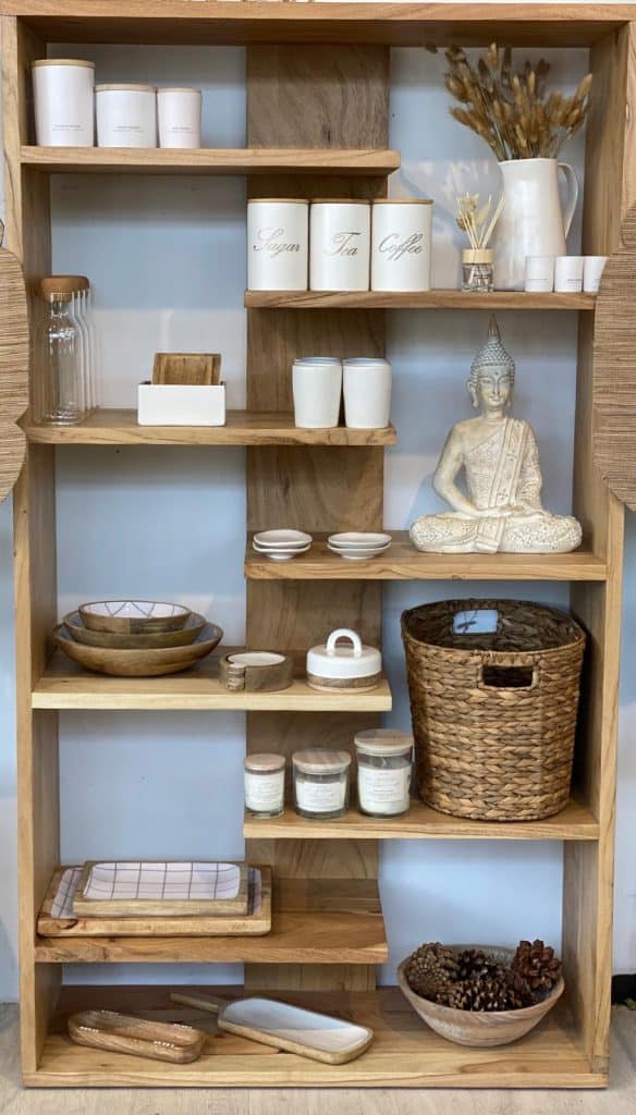 ספריית עץ טיק