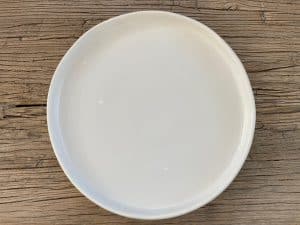 צלחת הגשה לבנה עגולה