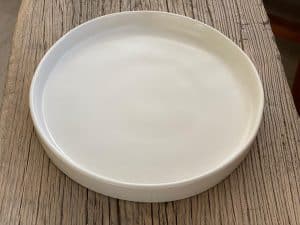 ⁦צלחת הגשה לבנה עגולה⁩ – תמונה ⁦3⁩