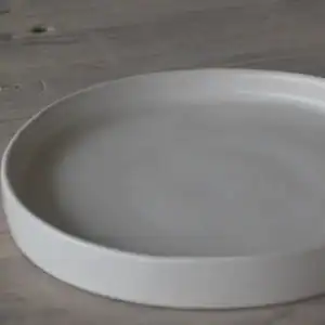 ⁦צלחת הגשה לבנה עגולה⁩ – תמונה ⁦4⁩