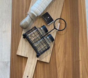 ⁦סט מלח פלפל עם מעמד - שחור/זהב⁩ – תמונה ⁦3⁩