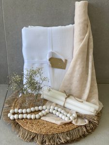 ⁦סט לעיצוב שולחן חג לבן חרוזים⁩ – תמונה ⁦3⁩