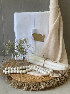 סט לעיצוב שולחן חג לבן חרוזים