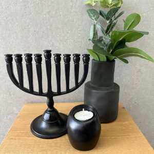 חנוכייה מעוצבת שחור