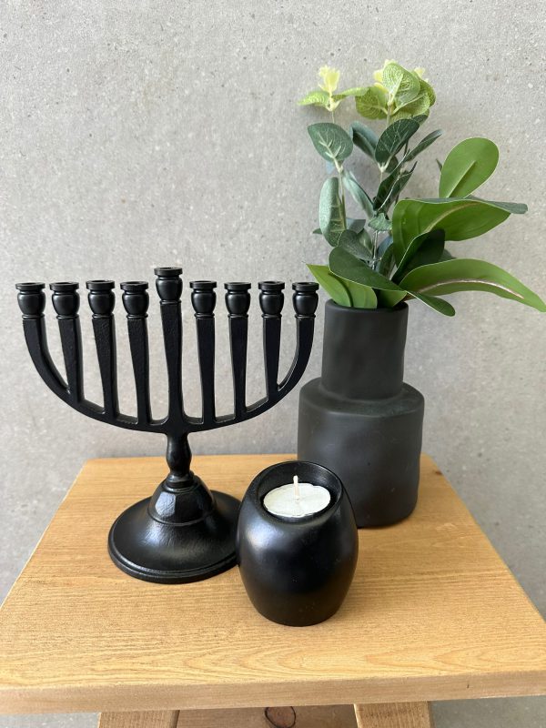 חנוכייה מעוצבת שחור