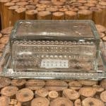 כלי לחמאה מזכוכית