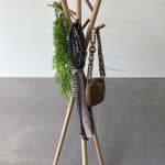 קולב בגדים מעץ - טבעי