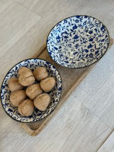 ⁦מארז מתנה - זוג קעריות על מגש עץ מלבני⁩ – תמונה ⁦2⁩