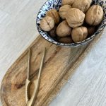 מארז מתנה - קערה, מפצח אגוזים ומגש עץ