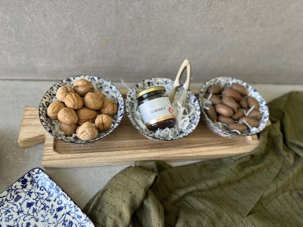 מארז מתנה - מגש עץ קעריות ומפצח אגוזים