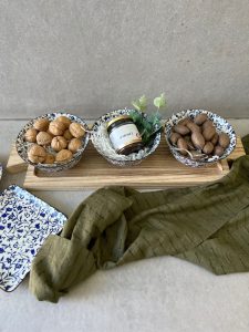 ⁦מארז מתנה - מגש עץ ו-3 קעריות⁩ – תמונה ⁦3⁩