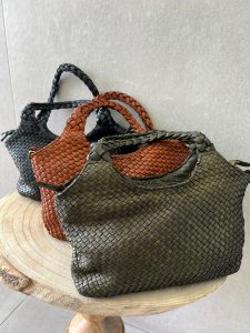 תיק עור קלוע