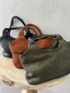 ⁦תיק עור קלוע⁩ – תמונה ⁦3⁩