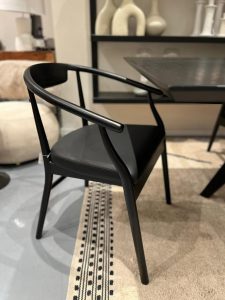 ⁦כיסא אוכל עץ אלון שחור⁩ – תמונה ⁦2⁩