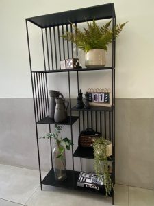 ⁦ספריית מתכת שחורה - פסים⁩ – תמונה ⁦7⁩