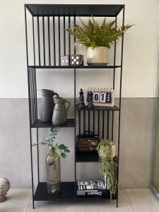 ⁦ספריית מתכת שחורה - פסים⁩ – תמונה ⁦6⁩