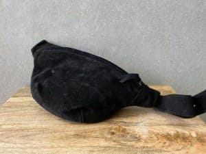 תיק פאוץ' עור זמש שחור