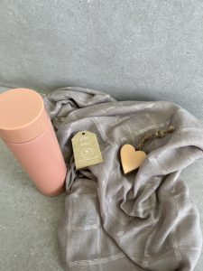 ⁦מארז צעיף ובקבוק חם⁩ – תמונה ⁦4⁩