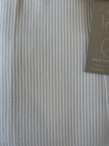 ⁦מפת שולחן מרובעת צבע קרם- דגם ריבס⁩ – תמונה ⁦3⁩