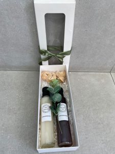 ⁦מארז מתנה ליקר ועוגיות מזל⁩ – תמונה ⁦2⁩