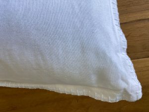 ⁦כרית כותנה לבנה מסגרת תפורה⁩ – תמונה ⁦3⁩