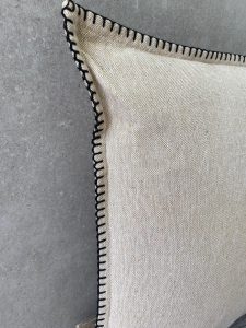 כרית ויק בז׳ תפרים – תמונה 3