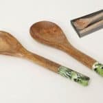 כף הגשה עץ מנגו בשילוב עיטורים