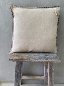 כרית ויק בז׳ תפרים – תמונה 4