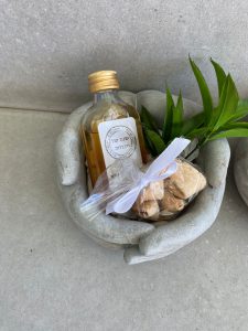 ⁦קערת בטון ידיים וליקר תפוחים⁩ – תמונה ⁦2⁩