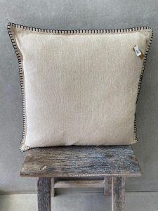 כרית ויק בז׳ תפרים