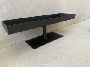 מגש על רגל מתכת צבע שחור – תמונה 2