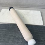 מערוך עץ בשילוב ידיות שחור ולבן