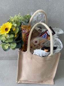 ⁦מארז הפתעות בתיק בד⁩ – תמונה ⁦4⁩