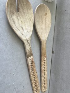 ⁦סט כפות עץ לסלט אתניק⁩ – תמונה ⁦2⁩