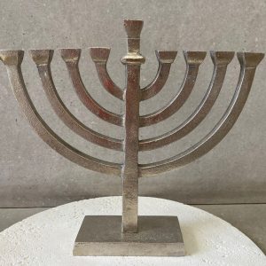 ⁦חנוכיית מתכת כסף⁩ – תמונה ⁦2⁩