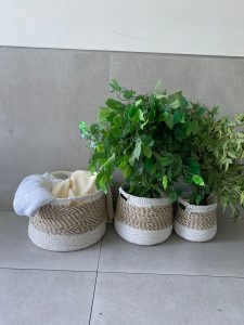 סלסלת קש אתנית לבנה