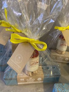 ⁦מארז חנוכייה בקופסא⁩ – תמונה ⁦3⁩