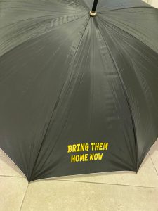 ⁦מטריית bring them home - שחור⁩ – תמונה ⁦4⁩