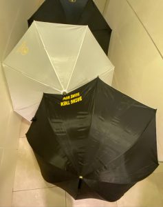 ⁦רוצים לתרום מטריית bring them home - לבן⁩ – תמונה ⁦3⁩